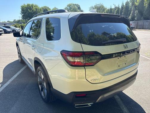 Platinum White 2026 Honda Pilot Touring 8-Passenger