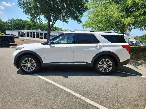 Star White Metallic Tri-Coat 2023 Ford Explorer Limited