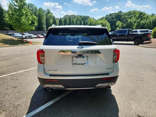 Star White Metallic Tri-Coat 2023 Ford Explorer Limited