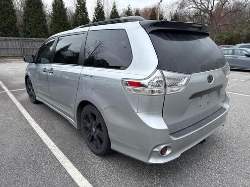 2020 Toyota Sienna SE