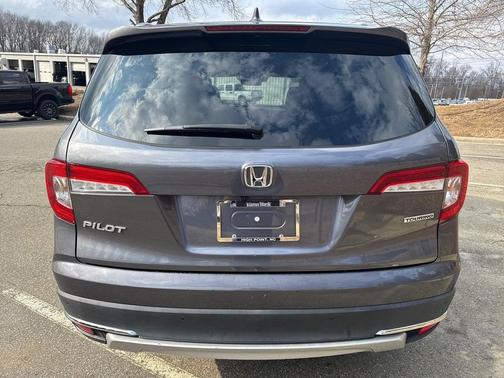 2022 Honda Pilot Touring 8-Passenger