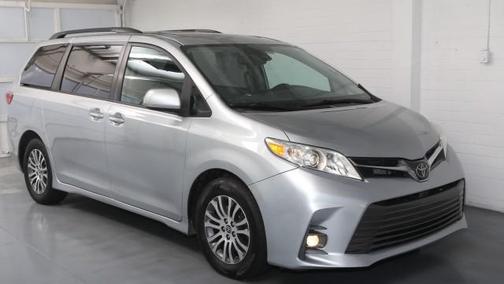 2020 Toyota Sienna XLE