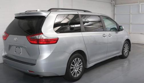 2020 Toyota Sienna XLE