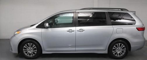 2020 Toyota Sienna XLE