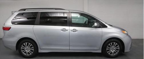 2020 Toyota Sienna XLE