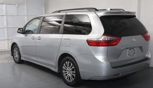2020 Toyota Sienna XLE