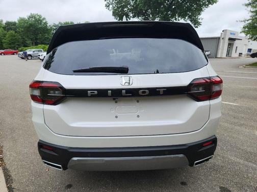 Plantinum White 2026 Honda Pilot EX-L