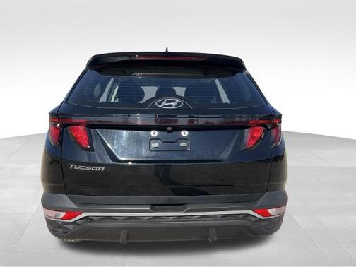 Black 2022 Hyundai TUCSON SE