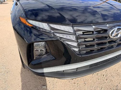 Black 2022 Hyundai TUCSON SE