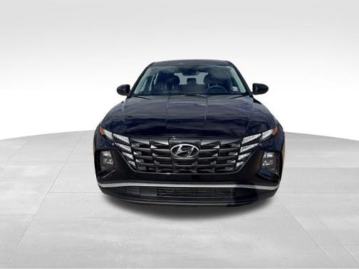 Black 2022 Hyundai TUCSON SE