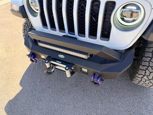 White 2022 Jeep Gladiator MOJAVE