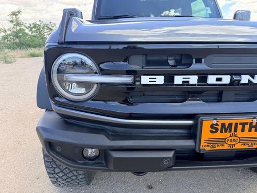 CARBONIZED GRAY METALLIC 2024 Ford Bronco OUTER BANKS