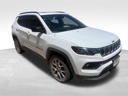 White 2024 Jeep Compass LATITUDE LUX