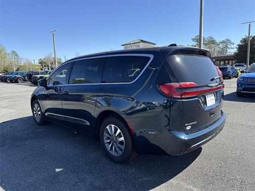 2025 Chrysler Pacifica Hybrid Select