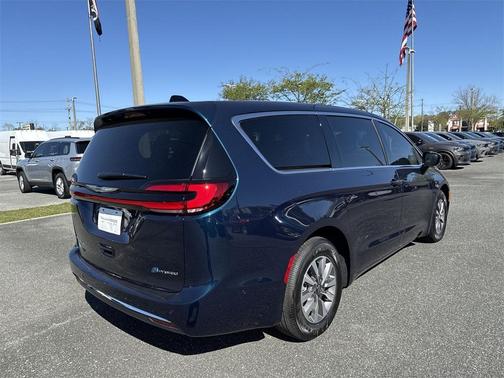 2025 Chrysler Pacifica Hybrid Select