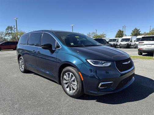 2025 Chrysler Pacifica Hybrid Select