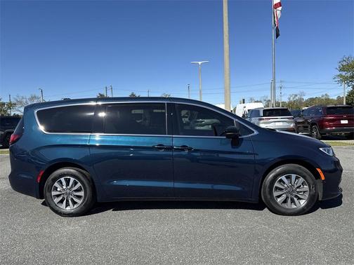 2025 Chrysler Pacifica Hybrid Select