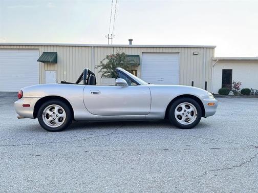 1999 Mazda MX-5 Miata Base