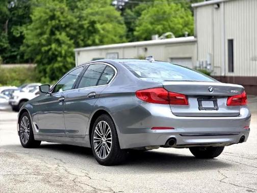 2018 BMW 530 530i
