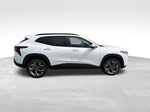 Summit White 2024 Chevrolet Trax LT