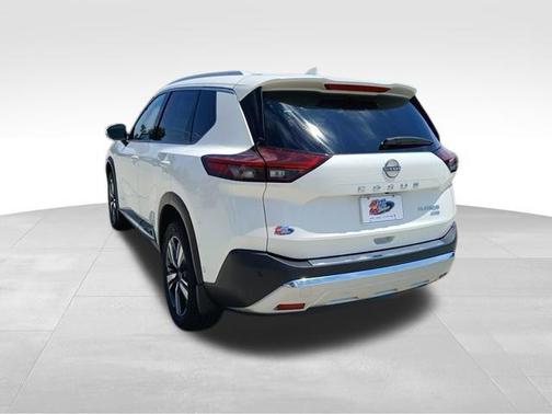 Pearl White Tricoat 2023 Nissan Rogue Platinum