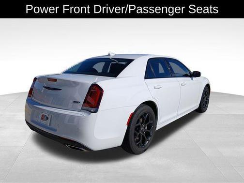 2022 Chrysler 300 Touring