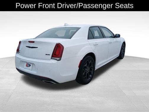 2022 Chrysler 300 Touring