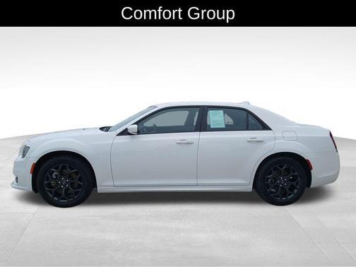 2022 Chrysler 300 Touring