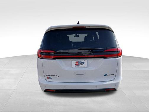 2024 Chrysler Pacifica Hybrid S Appearance Pkg