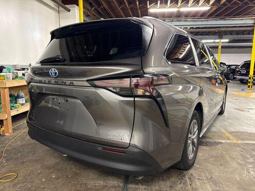 2024 Toyota Sienna XLE