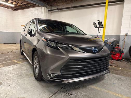 2024 Toyota Sienna XLE