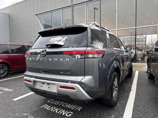 2022 Nissan Pathfinder SL 4WD