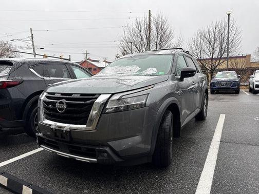 2022 Nissan Pathfinder SL 4WD