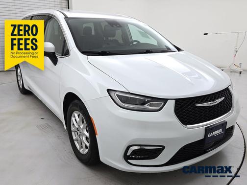 White 2023 Chrysler Pacifica Touring L