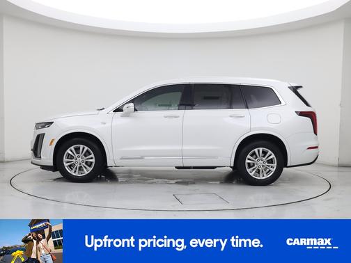 White 2023 Cadillac XT6 Luxury