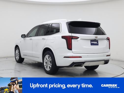 White 2023 Cadillac XT6 Luxury