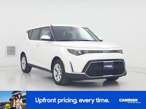 White 2025 Kia Soul LX