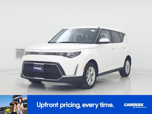 White 2025 Kia Soul LX