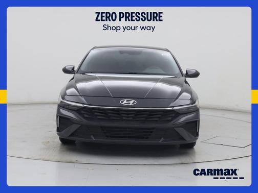 Black 2024 Hyundai ELANTRA SE