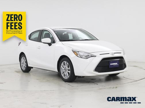 White 2017 Toyota Yaris iA