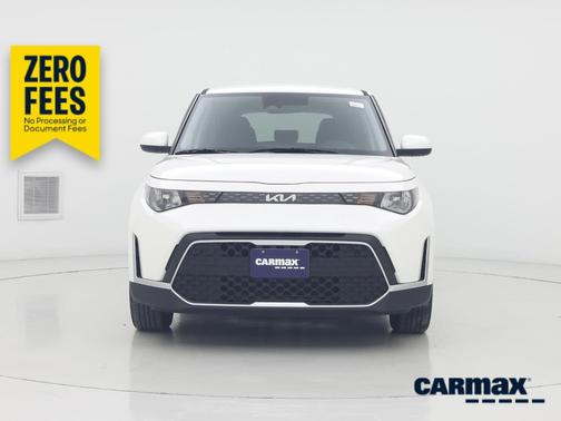 White 2025 Kia Soul LX