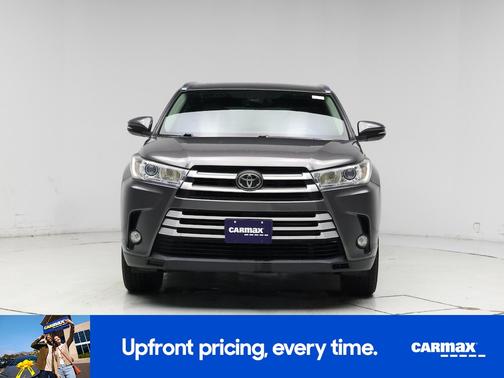 Gray 2017 Toyota Highlander XLE