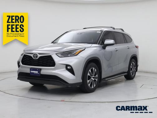 Silver 2024 Toyota Highlander XLE