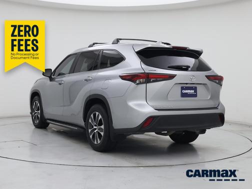 Silver 2024 Toyota Highlander XLE