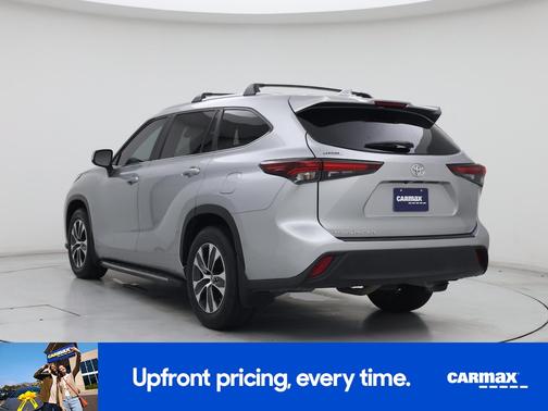 Silver 2024 Toyota Highlander XLE