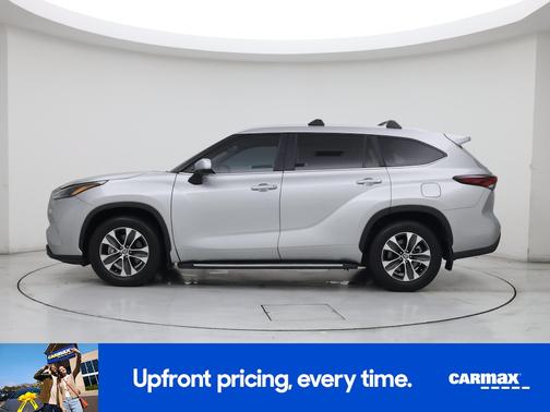 Silver 2024 Toyota Highlander XLE