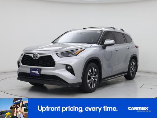 Silver 2024 Toyota Highlander XLE