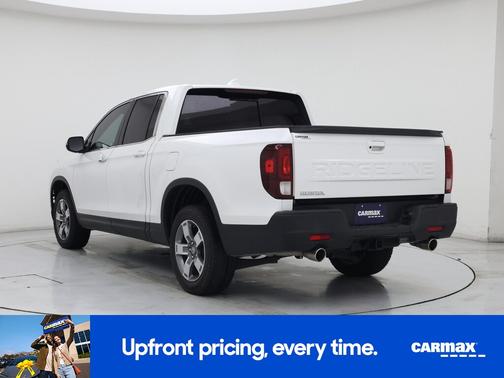 White 2024 Honda Ridgeline RTL
