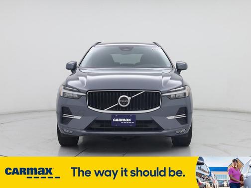 2022 Volvo XC60 B5 Momentum