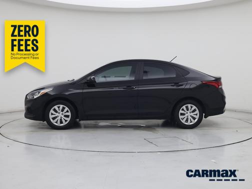 Black 2022 Hyundai Accent SE